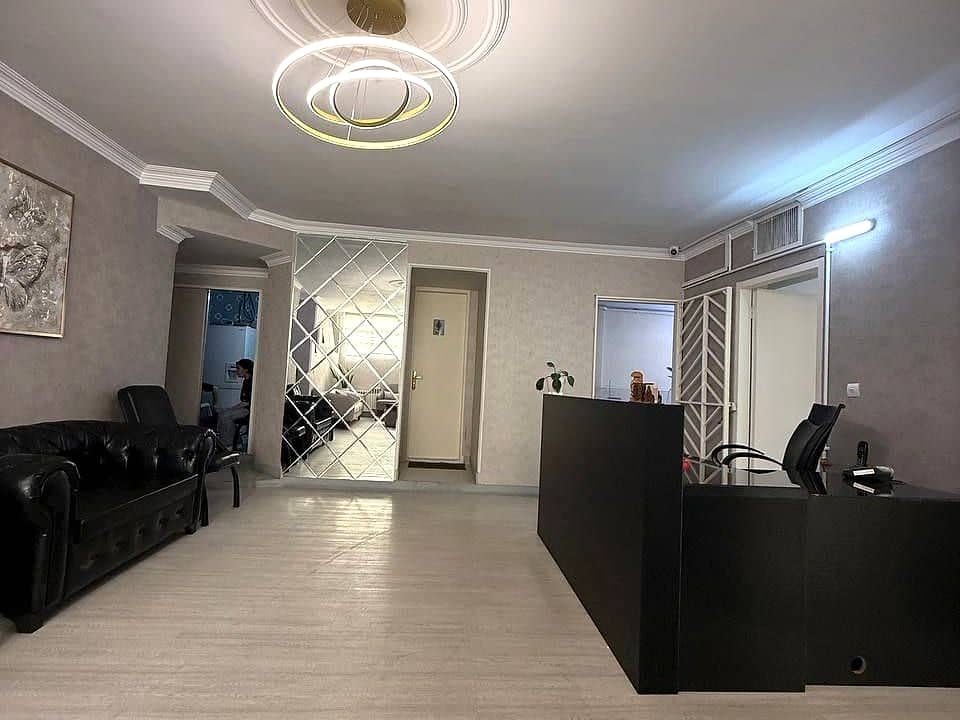 میز پذیرش کلینیک دندان‌پزشکی نگین